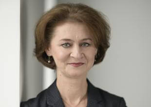 Dr. Larisa Angstenberger
